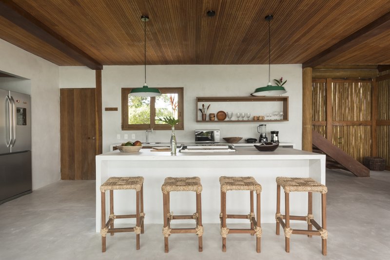 Casa Madeira à Venda, 446m², 4 Suítes, Oiteiros das Brisas - Bahia Rua da Pousada Porto Seguro - 