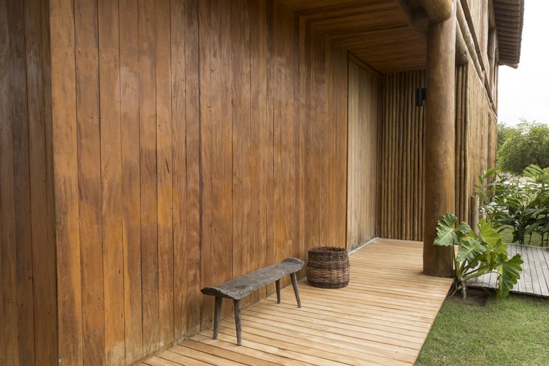 Casa Madeira à Venda, 446m², 4 Suítes, Oiteiros das Brisas - Bahia Rua da Pousada Porto Seguro - 