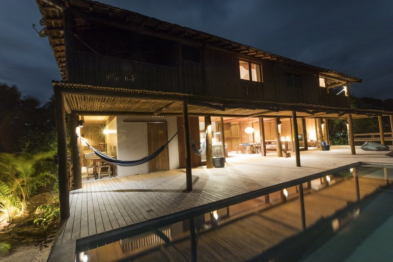 Casa Madeira à Venda, 446m², 4 Suítes, Oiteiros das Brisas - Bahia Rua da Pousada Porto Seguro - 
