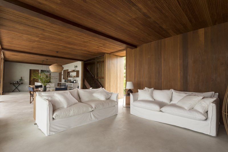 Casa Madeira à Venda, 446m², 4 Suítes, Oiteiros das Brisas - Bahia Rua da Pousada Porto Seguro - 