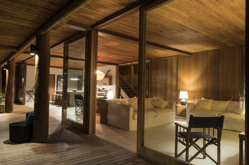 Casa Madeira à Venda, 446m², 4 Suítes, Oiteiros das Brisas - Bahia Rua da Pousada Porto Seguro - 