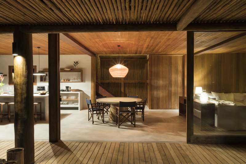 Casa Madeira à Venda, 446m², 4 Suítes, Oiteiros das Brisas - Bahia Rua da Pousada Porto Seguro - 