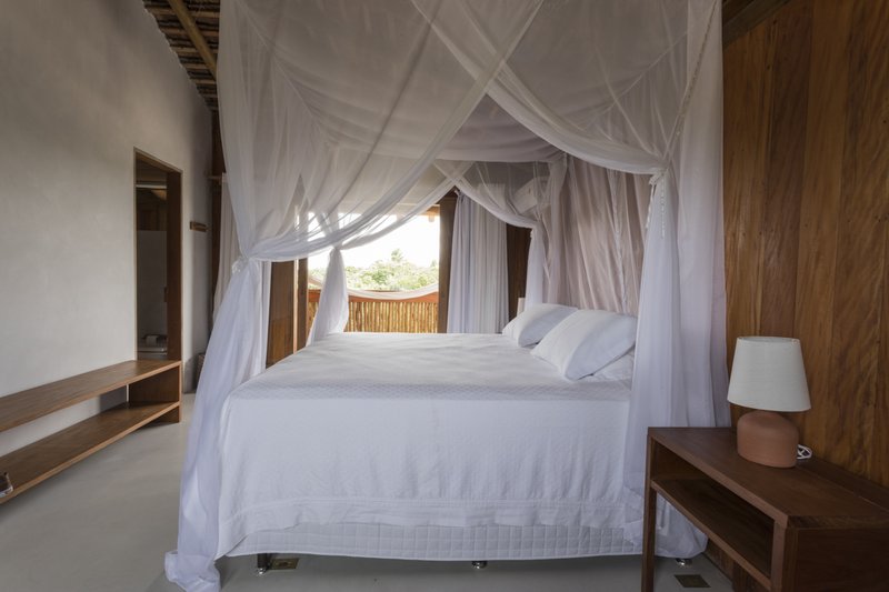 Casa Madeira à Venda, 446m², 4 Suítes, Oiteiros das Brisas - Bahia Rua da Pousada Porto Seguro - 