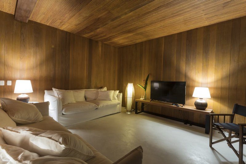 Casa Madeira à Venda, 446m², 4 Suítes, Oiteiros das Brisas - Bahia Rua da Pousada Porto Seguro - 