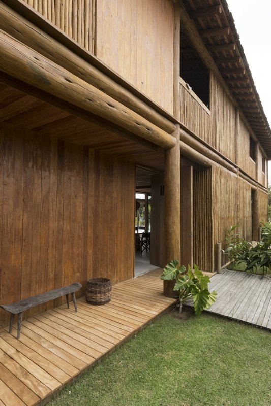 Casa Madeira à Venda, 446m², 4 Suítes, Oiteiros das Brisas - Bahia Rua da Pousada Porto Seguro - 