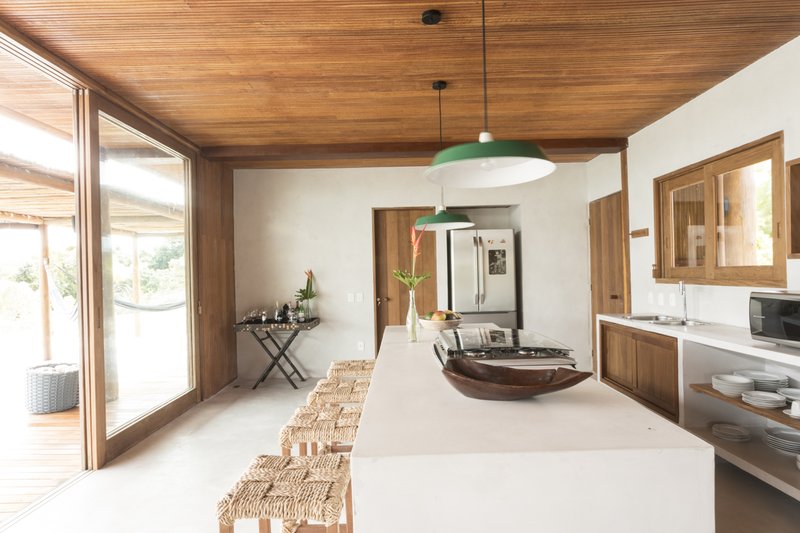 Casa Madeira à Venda, 446m², 4 Suítes, Oiteiros das Brisas - Bahia Rua da Pousada Porto Seguro - 
