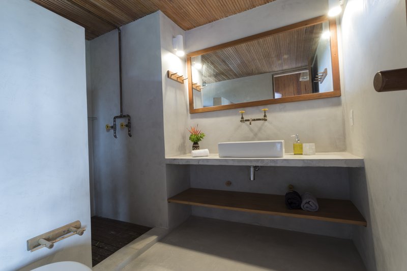 Casa Madeira à Venda, 446m², 4 Suítes, Oiteiros das Brisas - Bahia Rua da Pousada Porto Seguro - 
