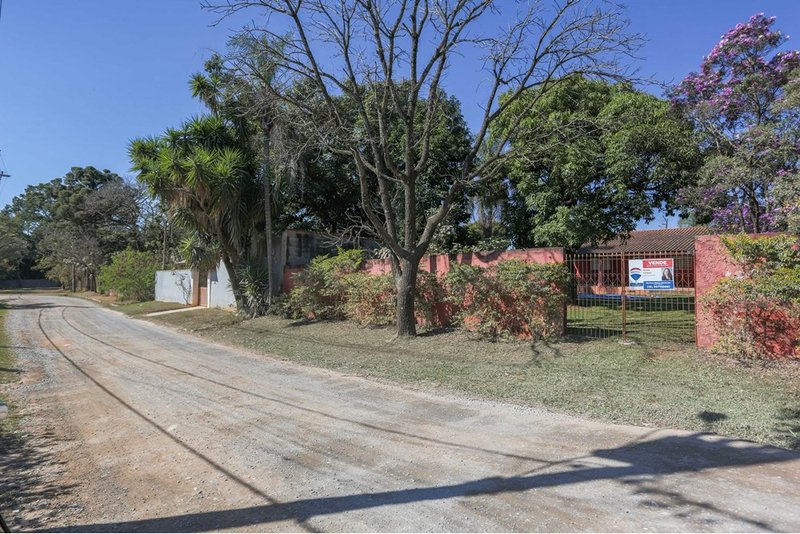 Chacara à venda - R$ 570.000 - 3 Dorm. 1 suite - Cond. Residencial Aquarius - Araçoiaba SP R. José de Oliveira Leite Araçoiaba da Serra - 