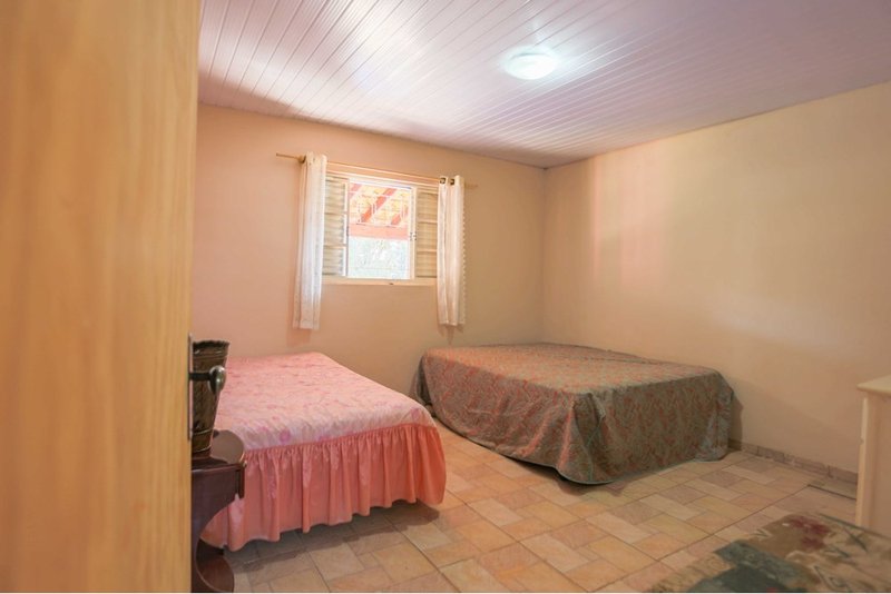 Chacara à venda - R$ 570.000 - 3 Dorm. 1 suite - Cond. Residencial Aquarius - Araçoiaba SP R. José de Oliveira Leite Araçoiaba da Serra - 