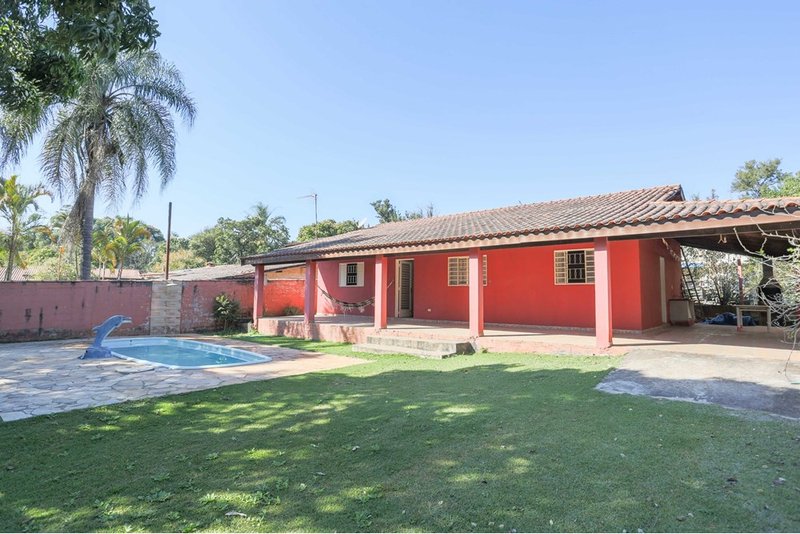 Chacara à venda - R$ 570.000 - 3 Dorm. 1 suite - Cond. Residencial Aquarius - Araçoiaba SP R. José de Oliveira Leite Araçoiaba da Serra - 