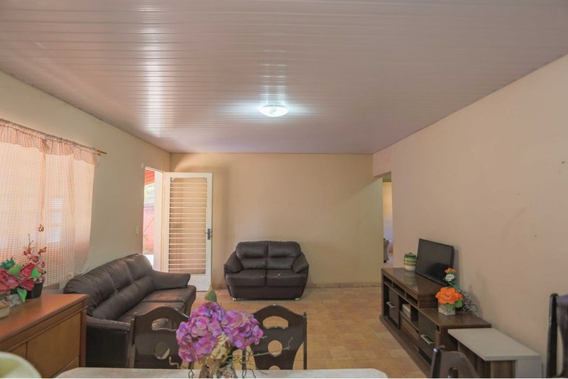 Chacara à venda - R$ 570.000 - 3 Dorm. 1 suite - Cond. Residencial Aquarius - Araçoiaba SP R. José de Oliveira Leite Araçoiaba da Serra - 