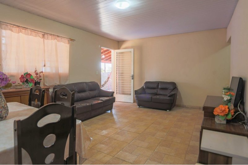 Chacara à venda - R$ 570.000 - 3 Dorm. 1 suite - Cond. Residencial Aquarius - Araçoiaba SP R. José de Oliveira Leite Araçoiaba da Serra - 