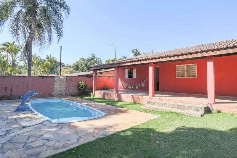 Chacara à venda - R$ 570.000 - 3 Dorm. 1 suite - Cond. Residencial Aquarius - Araçoiaba SP R. José de Oliveira Leite Araçoiaba da Serra - 