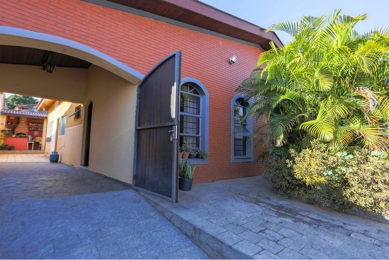 Casa à venda - 148m - 3 Dorm. (1 suíte), 4 vagas, Espaço gourmet - churrasqueira Sorocaba Rua Nicolau Archilla Rodrigues Sorocaba - 