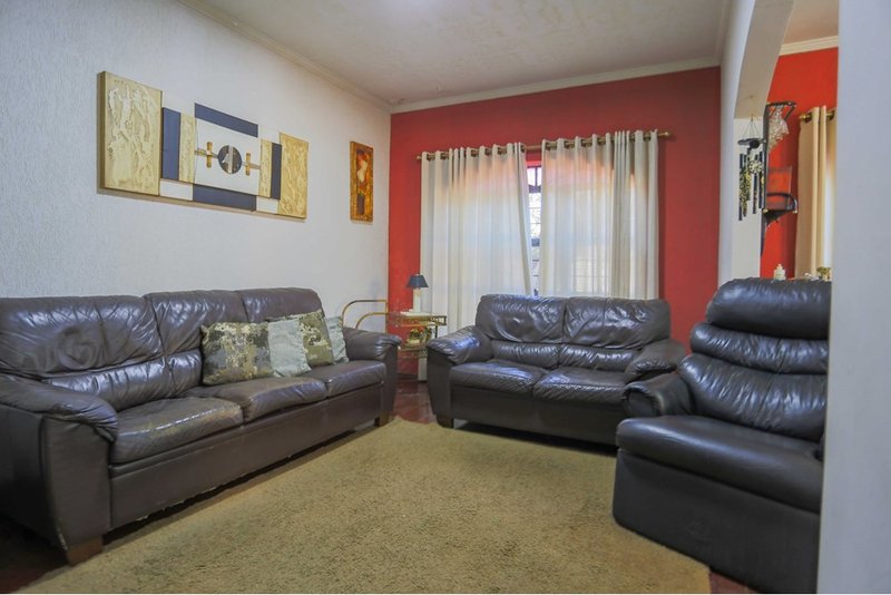 Casa à venda - 148m - 3 Dorm. (1 suíte), 4 vagas, Espaço gourmet - churrasqueira Sorocaba Rua Nicolau Archilla Rodrigues Sorocaba - 