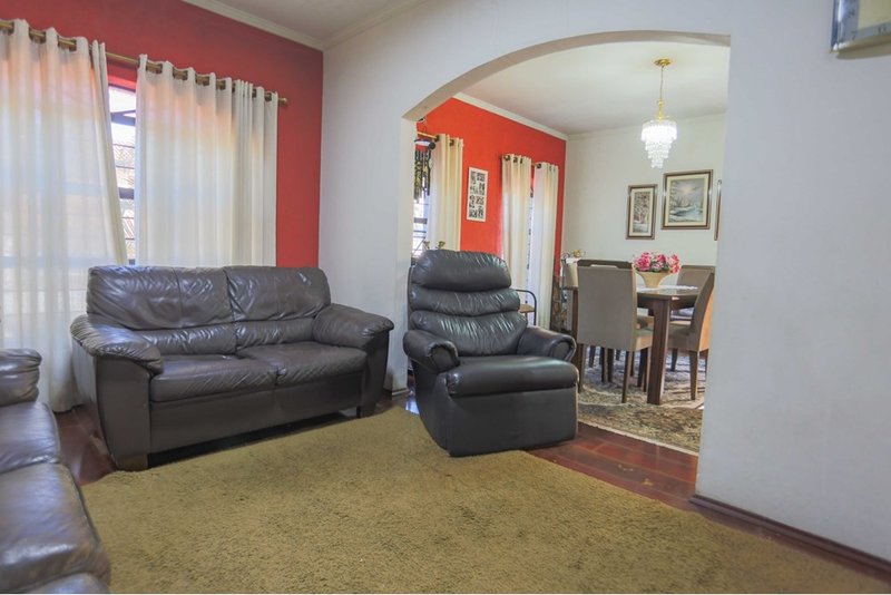 Casa à venda - 148m - 3 Dorm. (1 suíte), 4 vagas, Espaço gourmet - churrasqueira Sorocaba Rua Nicolau Archilla Rodrigues Sorocaba - 