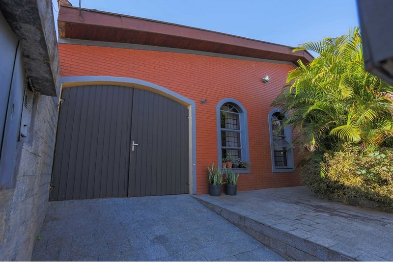 Casa à venda - 148m - 3 Dorm. (1 suíte), 4 vagas, Espaço gourmet - churrasqueira Sorocaba Rua Nicolau Archilla Rodrigues Sorocaba - 