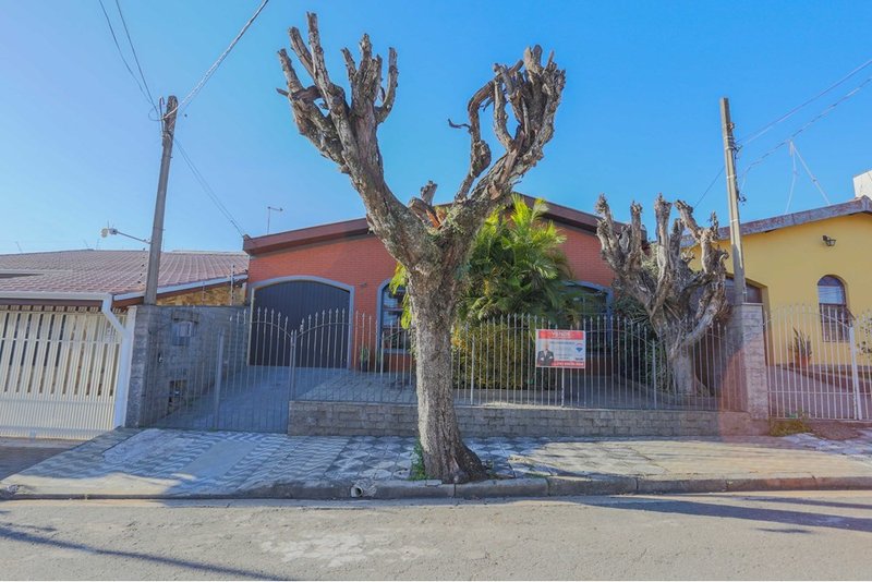 Casa à venda - 148m - 3 Dorm. (1 suíte), 4 vagas, Espaço gourmet - churrasqueira Sorocaba Rua Nicolau Archilla Rodrigues Sorocaba - 