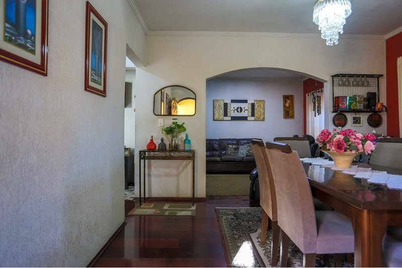 Casa à venda - 148m - 3 Dorm. (1 suíte), 4 vagas, Espaço gourmet - churrasqueira Sorocaba Rua Nicolau Archilla Rodrigues Sorocaba - 