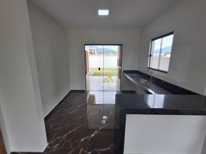 Casa com 3 dormitórios à venda, 99m² por R$ 540.000 -Cond. Dom Village- Ubatiba - Maricá Rodovia. Vereador Oldemar Guedes Figueiredo Maricá - 