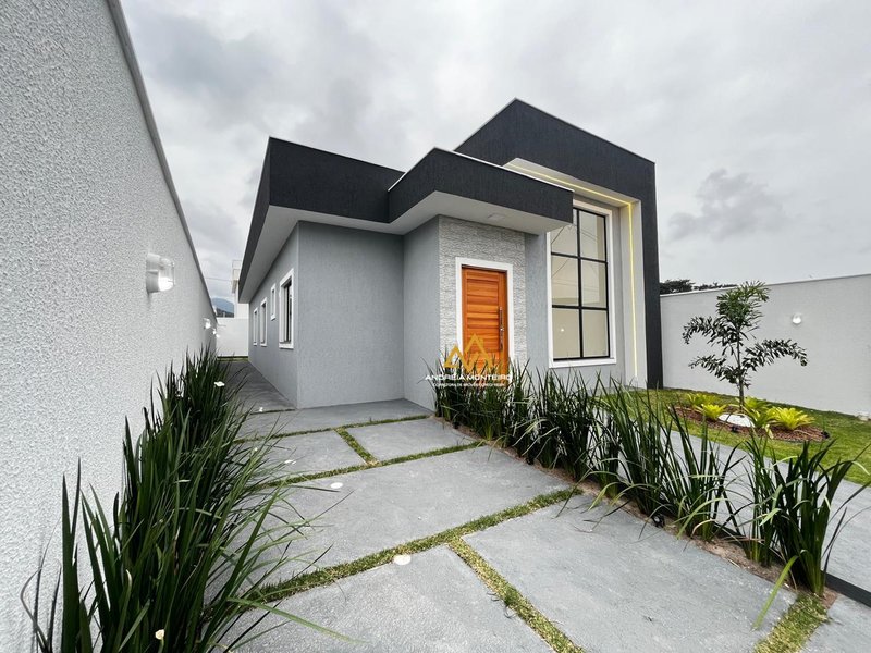 Casa com 3 dormitórios à venda, 100m² por R$ 560.000 -Cond. Dom Village- Ubatiba - Maricá Rodovia. Vereador Oldemar Guedes Figueiredo Maricá - 