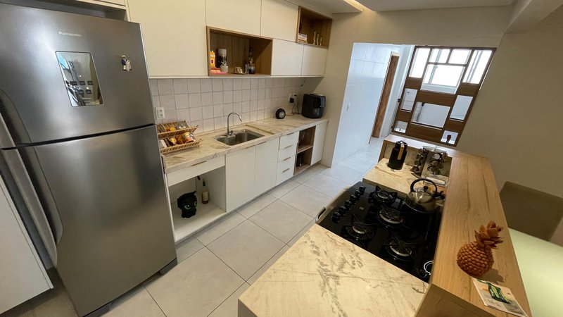 3 quartos (1 suíte). 156m2. Varanda integrada. Reformado. 1 vaga de garagem coberta Rua Faustino Porto Recife - 