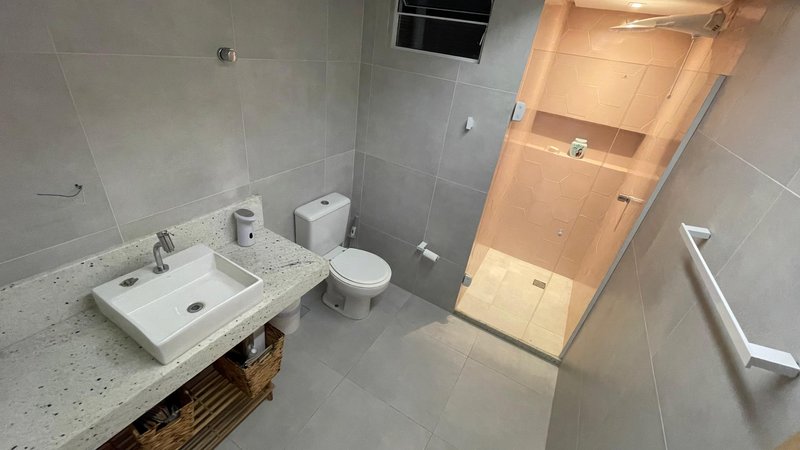 3 quartos (1 suíte). 156m2. Varanda integrada. Reformado. 1 vaga de garagem coberta Rua Faustino Porto Recife - 