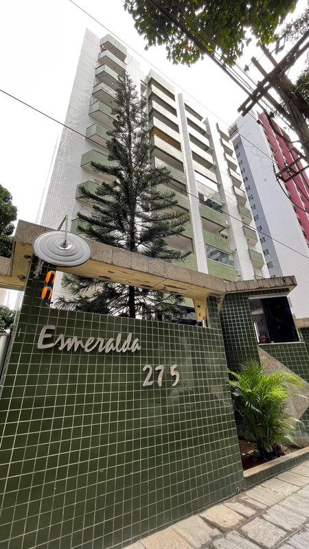 3 quartos (1 suíte). 156m2. Varanda integrada. Reformado. 1 vaga de garagem coberta Rua Faustino Porto Recife - 