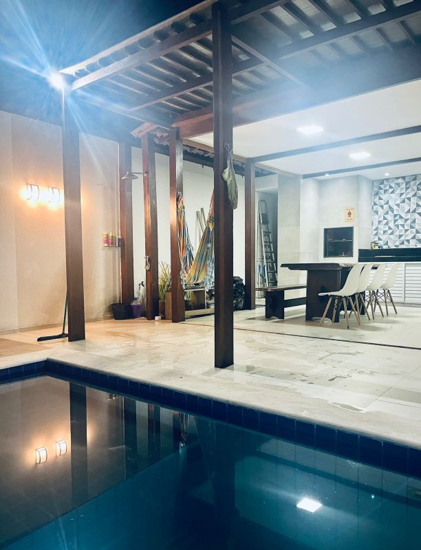 3 quartos (3 suítes), 150m². 2 vagas de garagem Porteira fechada Rua São José do Pontal Tamandaré - 
