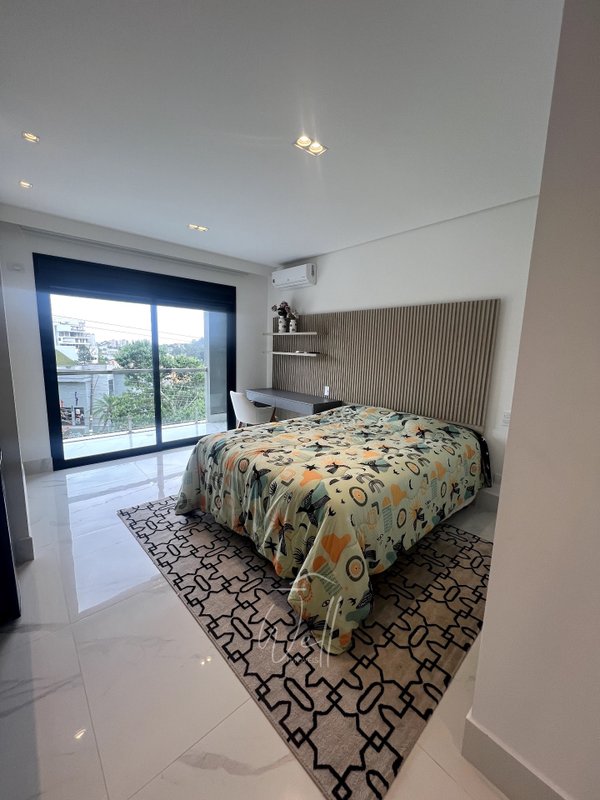 Mansão mobiliada de esquina  no Condomínio Swiss Park 561m2 - 05 suítes - 09 vagas Avenida Omar Daibert São Bernardo do Campo - 