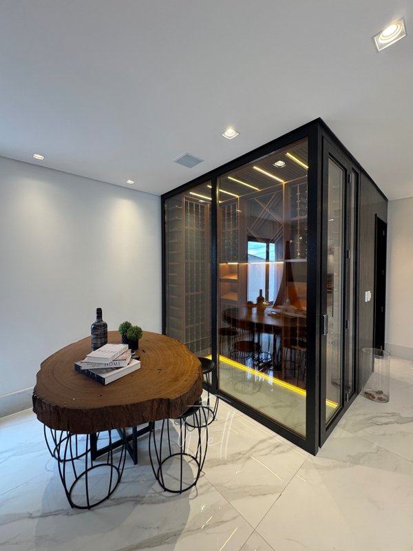 Mansão mobiliada de esquina  no Condomínio Swiss Park 561m2 - 05 suítes - 09 vagas Avenida Omar Daibert São Bernardo do Campo - 