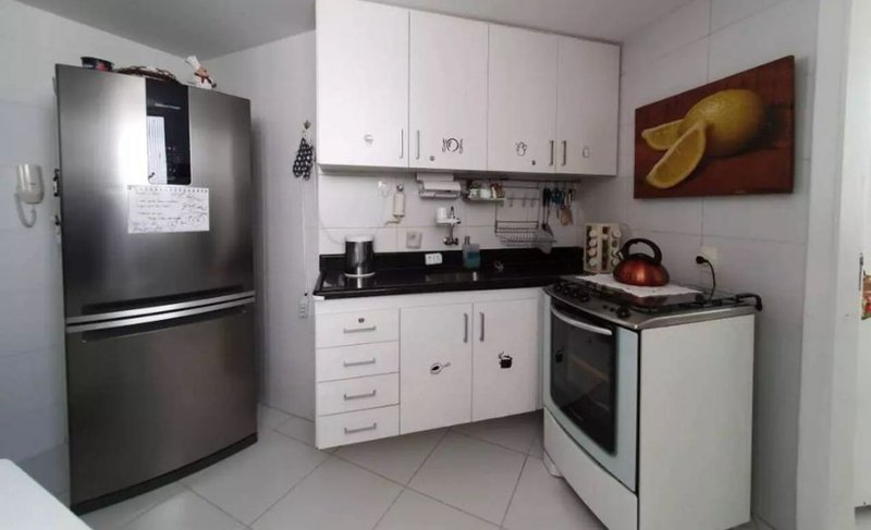 APARTAMENTO COBERTURA 3 QUARTOS 2 SUÍTES PISCINA 2 GARAGENS REFORMADO VENDA RIO VERMELHO! Rua Maragogipe Salvador - 