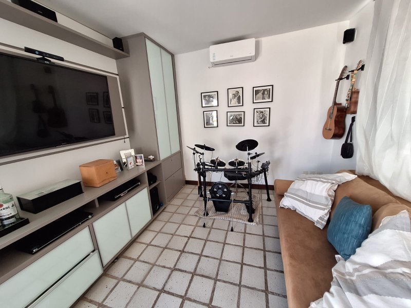APARTAMENTO COBERTURA 3 QUARTOS 2 SUÍTES PISCINA 2 GARAGENS REFORMADO VENDA RIO VERMELHO! Rua Maragogipe Salvador - 