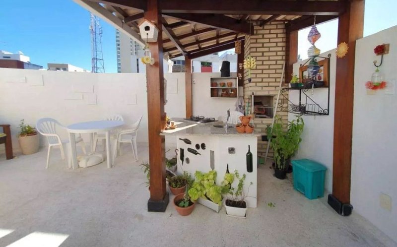 APARTAMENTO COBERTURA 3 QUARTOS 2 SUÍTES PISCINA 2 GARAGENS REFORMADO VENDA RIO VERMELHO! Rua Maragogipe Salvador - 