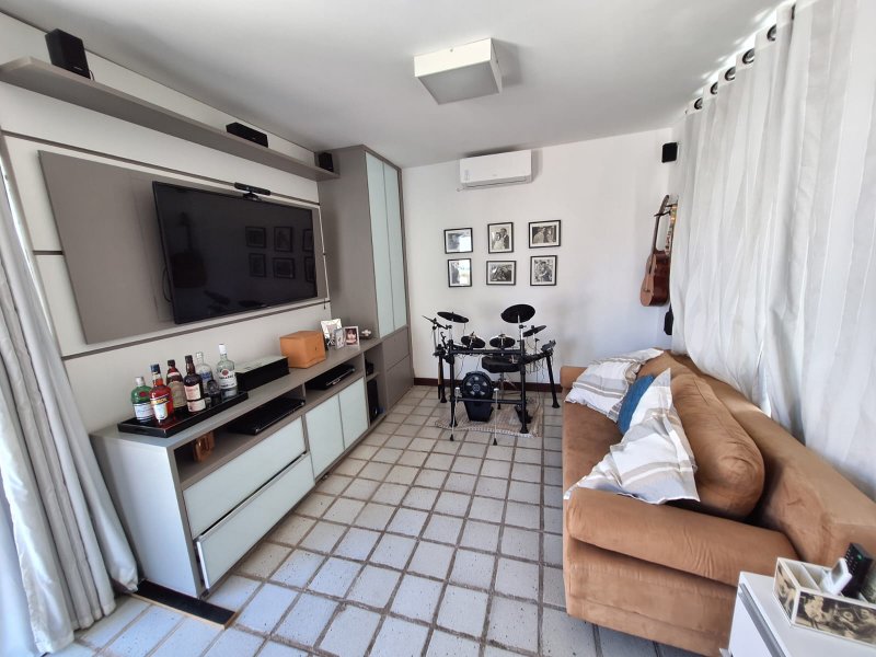 APARTAMENTO COBERTURA 3 QUARTOS 2 SUÍTES PISCINA 2 GARAGENS REFORMADO VENDA RIO VERMELHO! Rua Maragogipe Salvador - 
