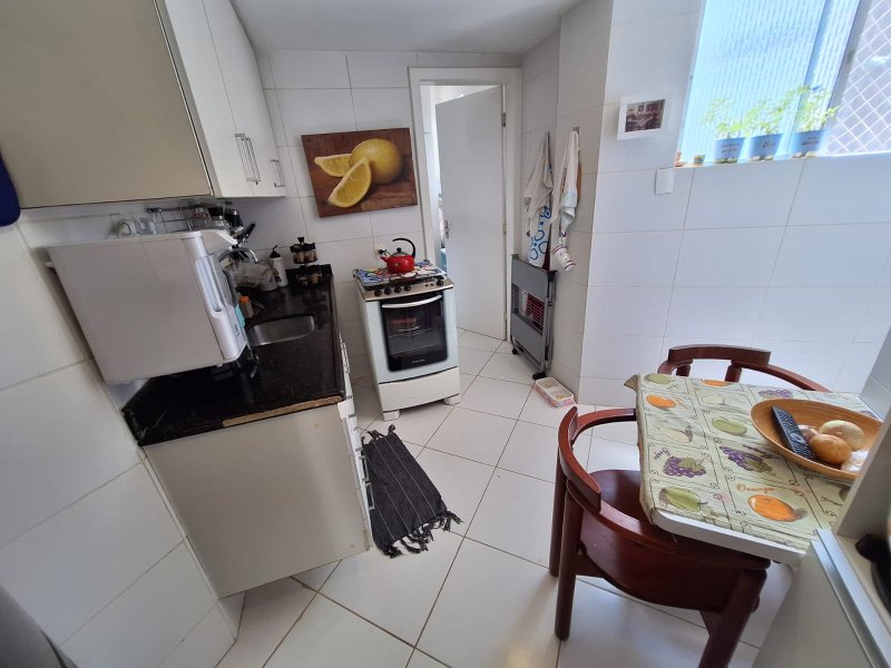 APARTAMENTO COBERTURA 3 QUARTOS 2 SUÍTES PISCINA 2 GARAGENS REFORMADO VENDA RIO VERMELHO! Rua Maragogipe Salvador - 