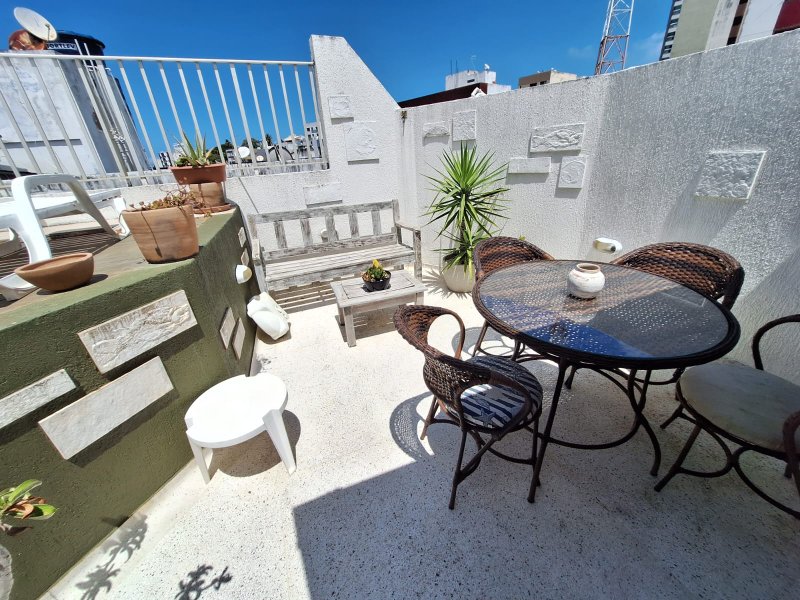 APARTAMENTO COBERTURA 3 QUARTOS 2 SUÍTES PISCINA 2 GARAGENS REFORMADO VENDA RIO VERMELHO! Rua Maragogipe Salvador - 