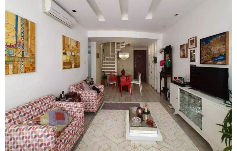 APARTAMENTO COBERTURA 3 QUARTOS 2 SUÍTES PISCINA 2 GARAGENS REFORMADO VENDA RIO VERMELHO! Rua Maragogipe Salvador - 