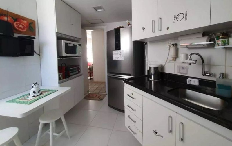 APARTAMENTO COBERTURA 3 QUARTOS 2 SUÍTES PISCINA 2 GARAGENS REFORMADO VENDA RIO VERMELHO! Rua Maragogipe Salvador - 