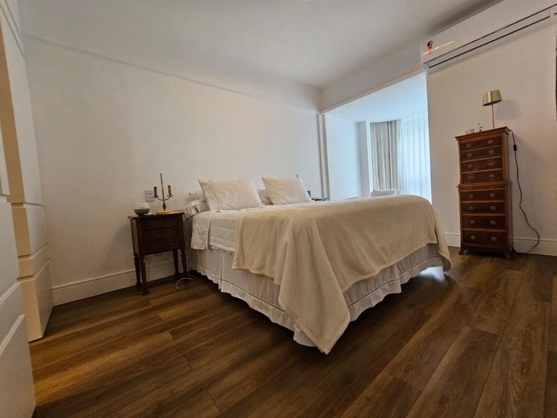 APARTAMENTO 4 QUARTOS 3 SUÍTES VARANDA REFORMADO PISCINA ACADEMIA À VENDA NA GRAÇA Rua Humberto de Campos Salvador - 