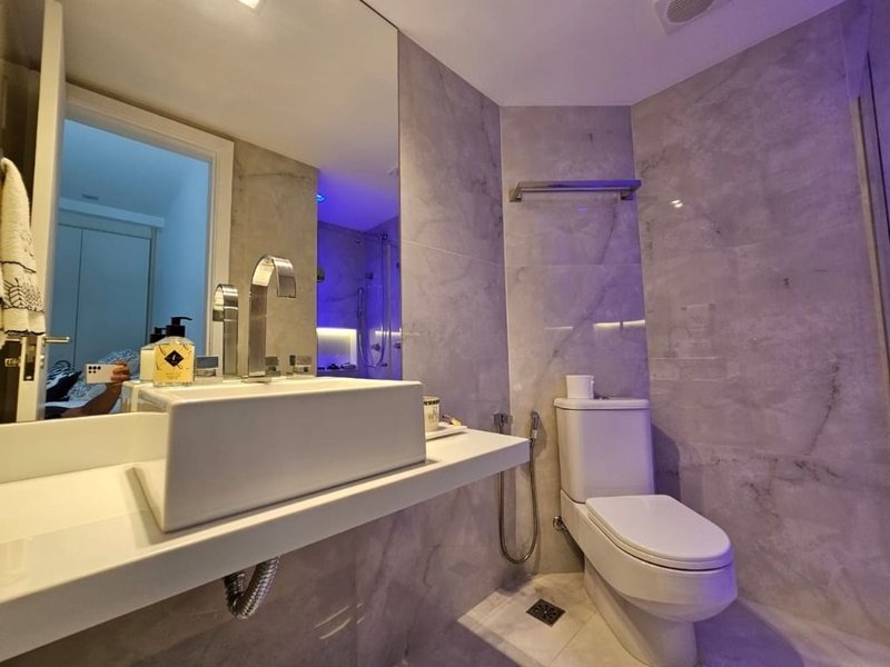 APARTAMENTO 4 QUARTOS 3 SUÍTES VARANDA REFORMADO PISCINA ACADEMIA À VENDA NA GRAÇA Rua Humberto de Campos Salvador - 