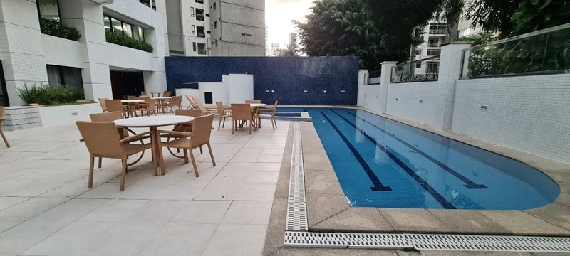APARTAMENTO 4 QUARTOS 3 SUÍTES VARANDA REFORMADO PISCINA ACADEMIA À VENDA NA GRAÇA Rua Humberto de Campos Salvador - 