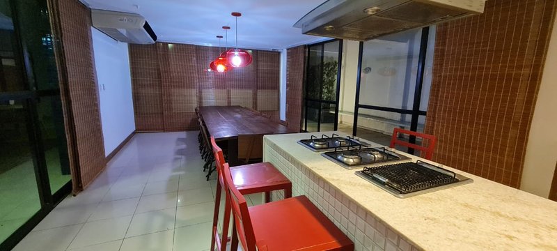 APARTAMENTO 4 QUARTOS 3 SUÍTES VARANDA REFORMADO PISCINA ACADEMIA À VENDA NA GRAÇA Rua Humberto de Campos Salvador - 