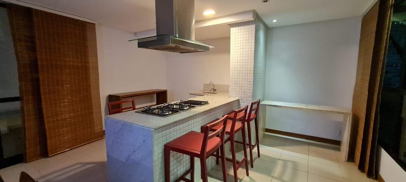 APARTAMENTO 4 QUARTOS 3 SUÍTES VARANDA REFORMADO PISCINA ACADEMIA À VENDA NA GRAÇA Rua Humberto de Campos Salvador - 