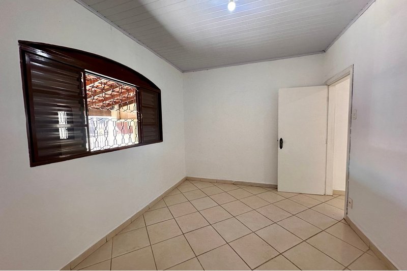 Casa à venda - 114m - R$ 330.000 - 2 Dorm. e área gourmet - Vila Hortência em Sorocaba SP Rua Fernão Salles Sorocaba - 