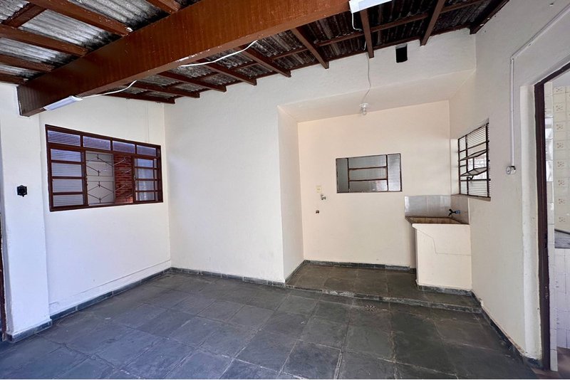 Casa à venda - 114m - R$ 330.000 - 2 Dorm. e área gourmet - Vila Hortência em Sorocaba SP Rua Fernão Salles Sorocaba - 