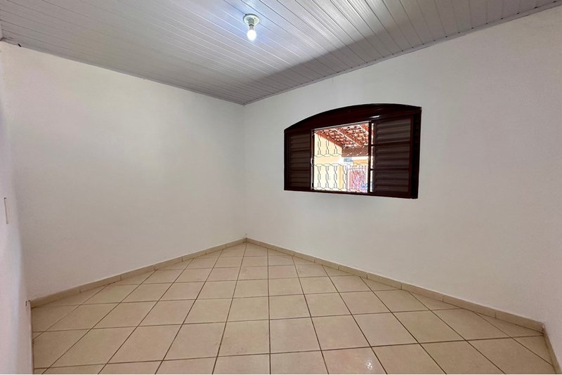 Casa à venda - 114m - R$ 330.000 - 2 Dorm. e área gourmet - Vila Hortência em Sorocaba SP Rua Fernão Salles Sorocaba - 