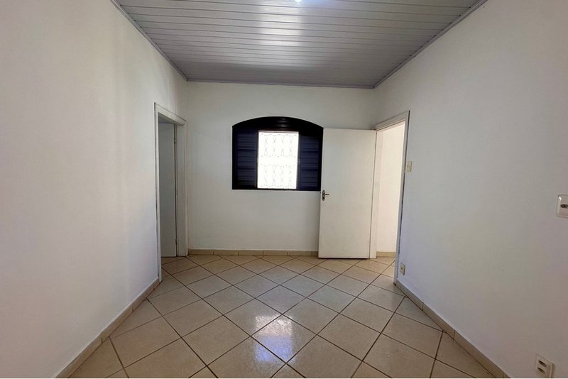 Casa à venda - 114m - R$ 330.000 - 2 Dorm. e área gourmet - Vila Hortência em Sorocaba SP Rua Fernão Salles Sorocaba - 