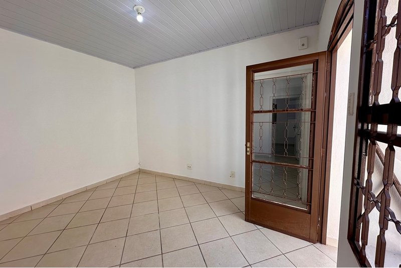 Casa à venda - 114m - R$ 330.000 - 2 Dorm. e área gourmet - Vila Hortência em Sorocaba SP Rua Fernão Salles Sorocaba - 