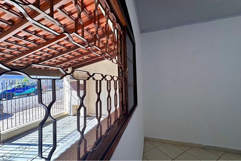 Casa à venda - 114m - R$ 330.000 - 2 Dorm. e área gourmet - Vila Hortência em Sorocaba SP Rua Fernão Salles Sorocaba - 